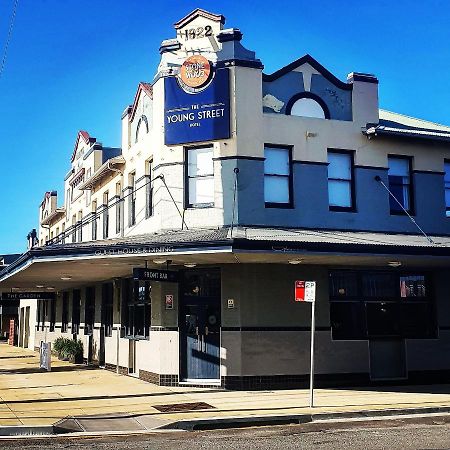 The Young Street Hotel Carrington Екстериор снимка